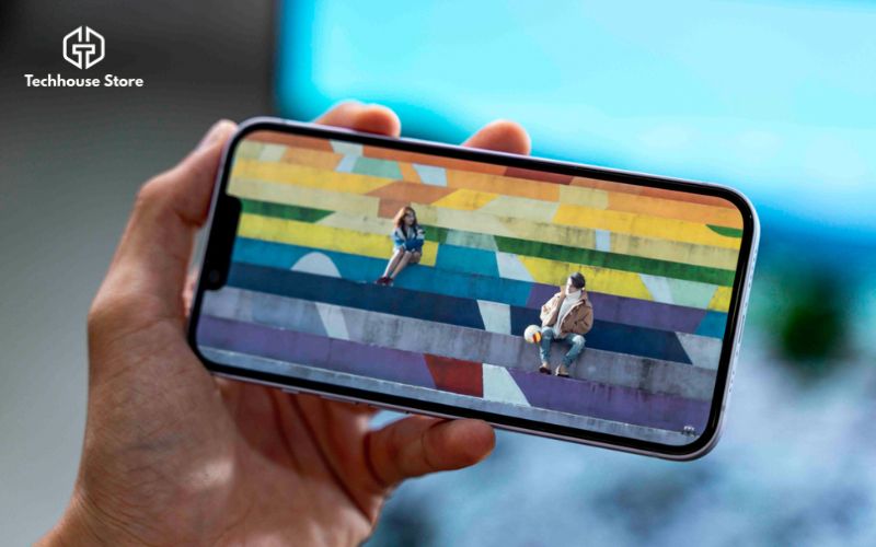 So sánh các dòng iPhone 14: Đâu là lựa chọn phù hợp nhất với bạn? iPhone 14 được trang bị màn hình tai thỏ và tần số quét 60Hz