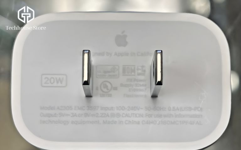 Phân Biệt Sạc iPhone Thật-Giả Cực Nhanh (Check Bằng Mắt Thường) vị trí số serial và mã MFi trên củ sạc iPhone chính hãng