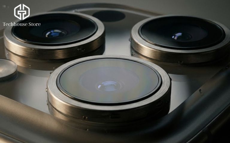 cụm camera 3 mắt của iPhone 15 Pro Max với khả năng zoom quang học 5x