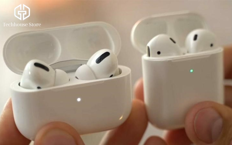 Có nên mua AirPods cũ không? Hướng dẫn kiểm tra và chọn máy chuẩn Ảnh cận cảnh thực tế hai chiếc tai nghe: AirPods 3 (open-ear) bên trái và AirPods Pro 2 (in-ear silicon) bên phải, đặt cạnh nhau trên mặt bàn tối màu.