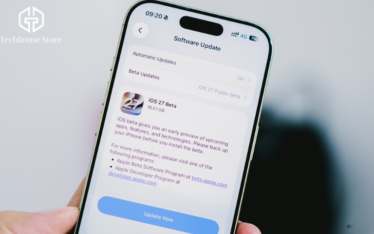Cách cập nhật iOS 27 đúng cách trên iPhone Màn hình iPhone hiển thị iOS 27 Public Beta trong phần Cập nhật phần mềm.