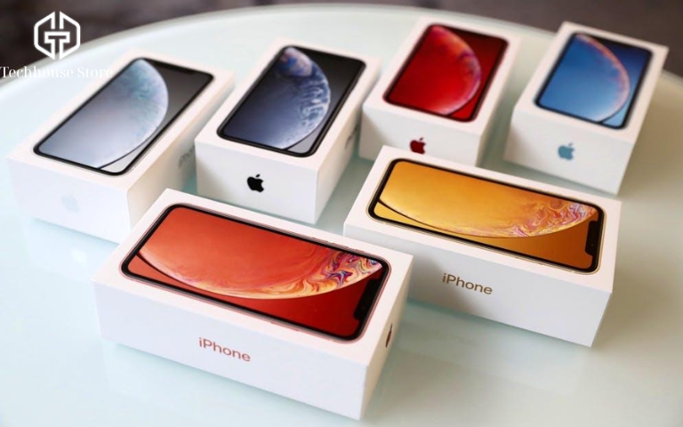 iPhone Active Online là gì? Có nên mua để tiết kiệm chi phí không? Bốn chiếc iPhone với màu sắc và cụm camera khác nhau.