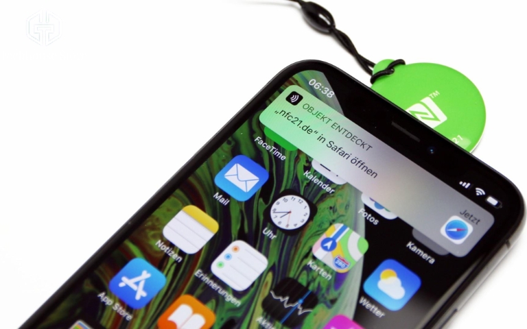 NFC trên iPhone là gì? Cách bật, sử dụng và quét CCCD iPhone XS hiển thị thông báo sau khi nhận thẻ NFC.